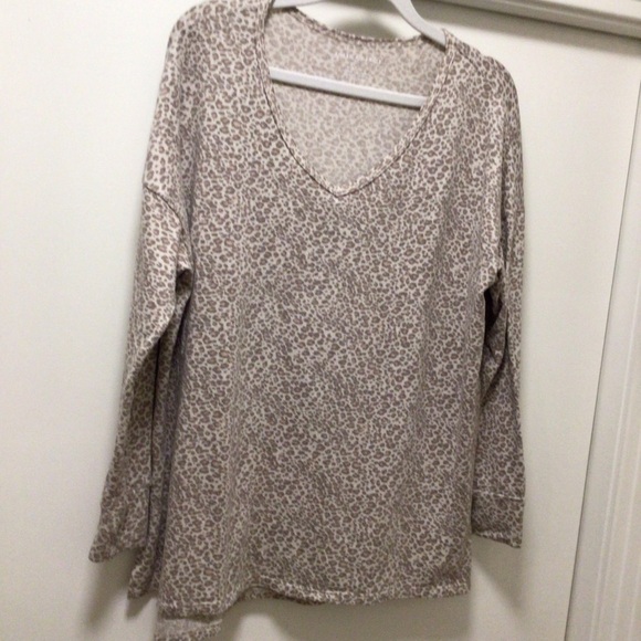 Womens American Eagle Cheetah Print Long Sleeve Top - Picture 1 of 7
